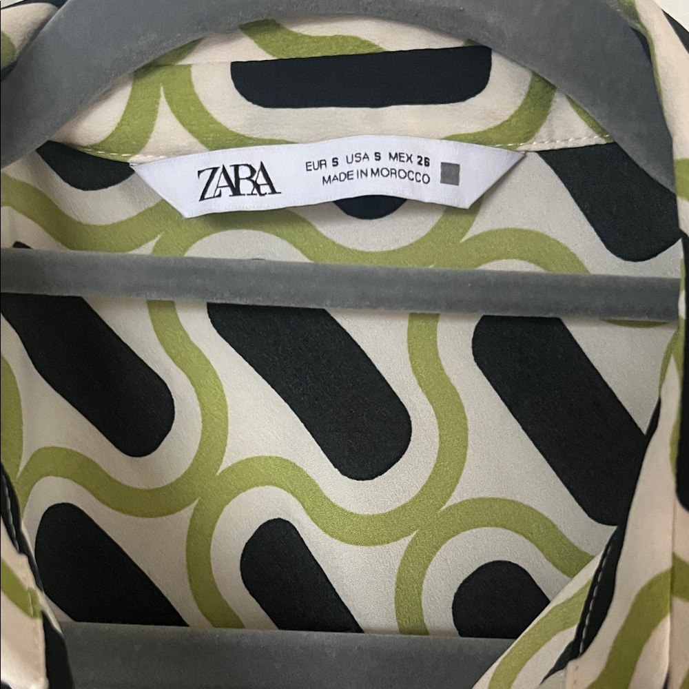 Zara Black and Green Patterned Blouse - Picture 2 of 3